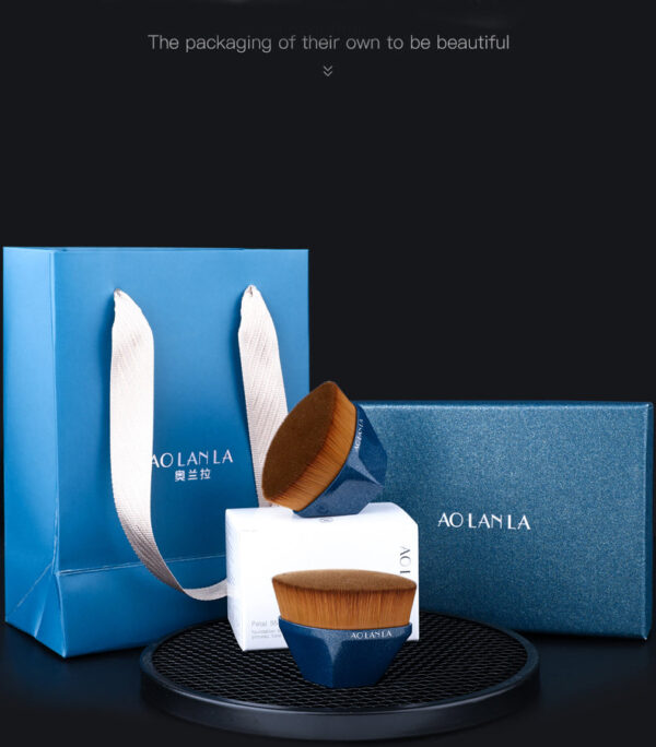 Dazzling Blue 55 Foundation Brush