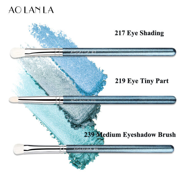 4_42c94a0b-0d06-4937-bbcc-5766588aa0e6 Three-Piece Eyeshadow Brush Set