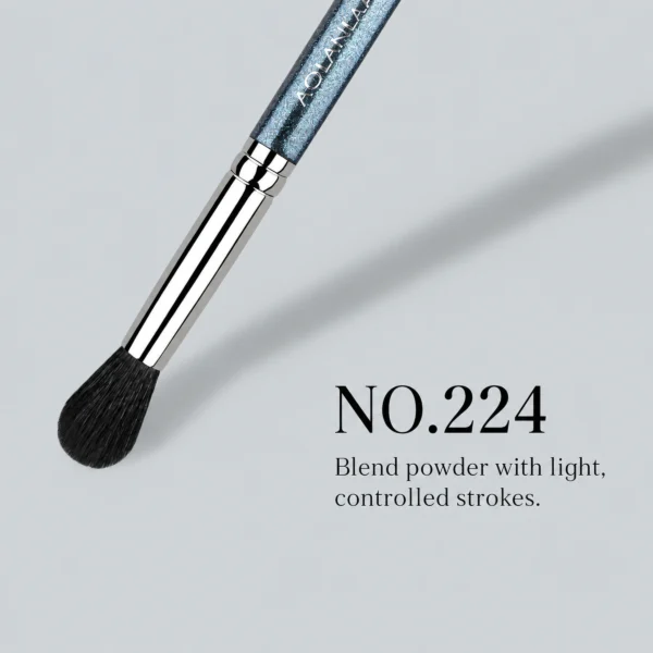 No224 dark eye blending brush with a blue handle