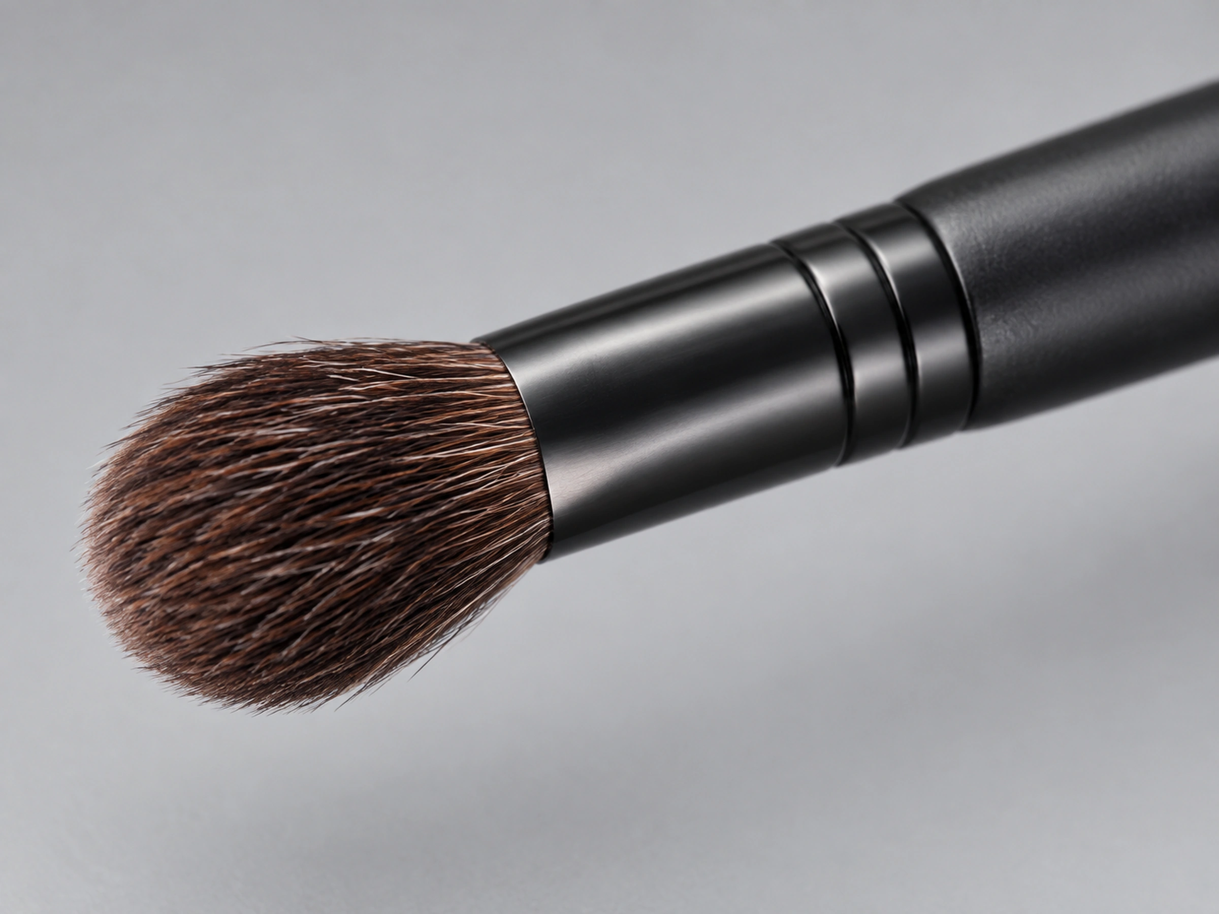 G5523 compact rounded grey-squirrel eye-blending brush head