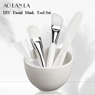Synthetic and natural makeup brushes
