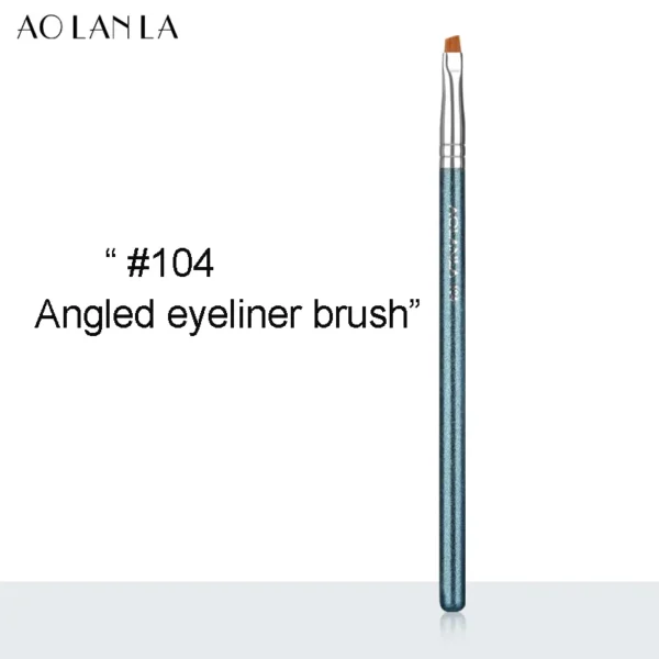 104 Small Angled Eyeliner Brush