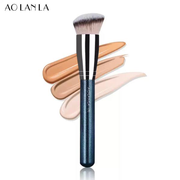 170 Round Angled Foundation Brush