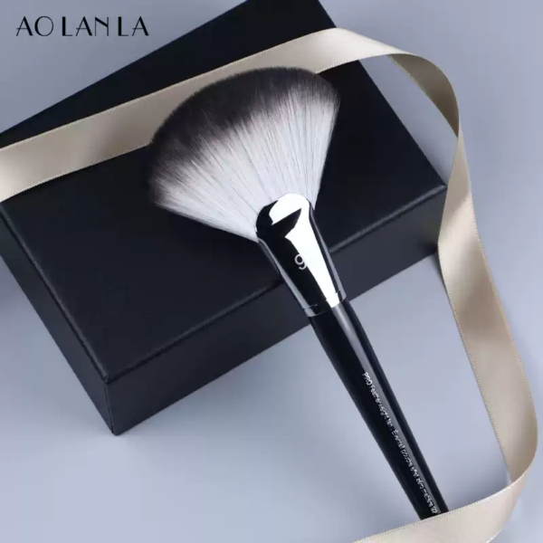 92 Fan Brush