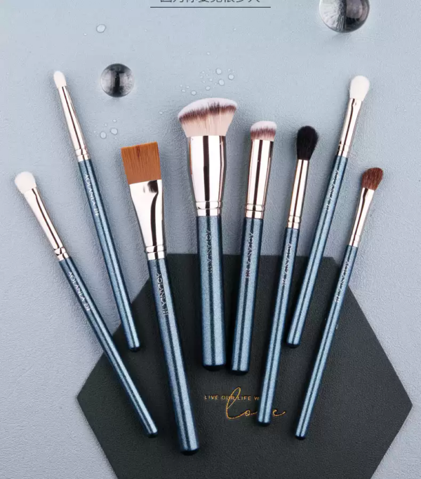 170 Round Angled Foundation Brush