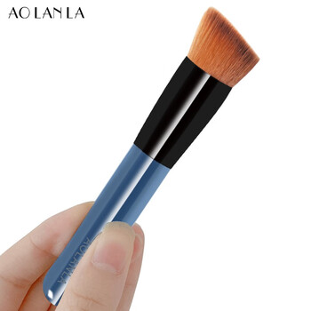 131 Angled Foundation Brush