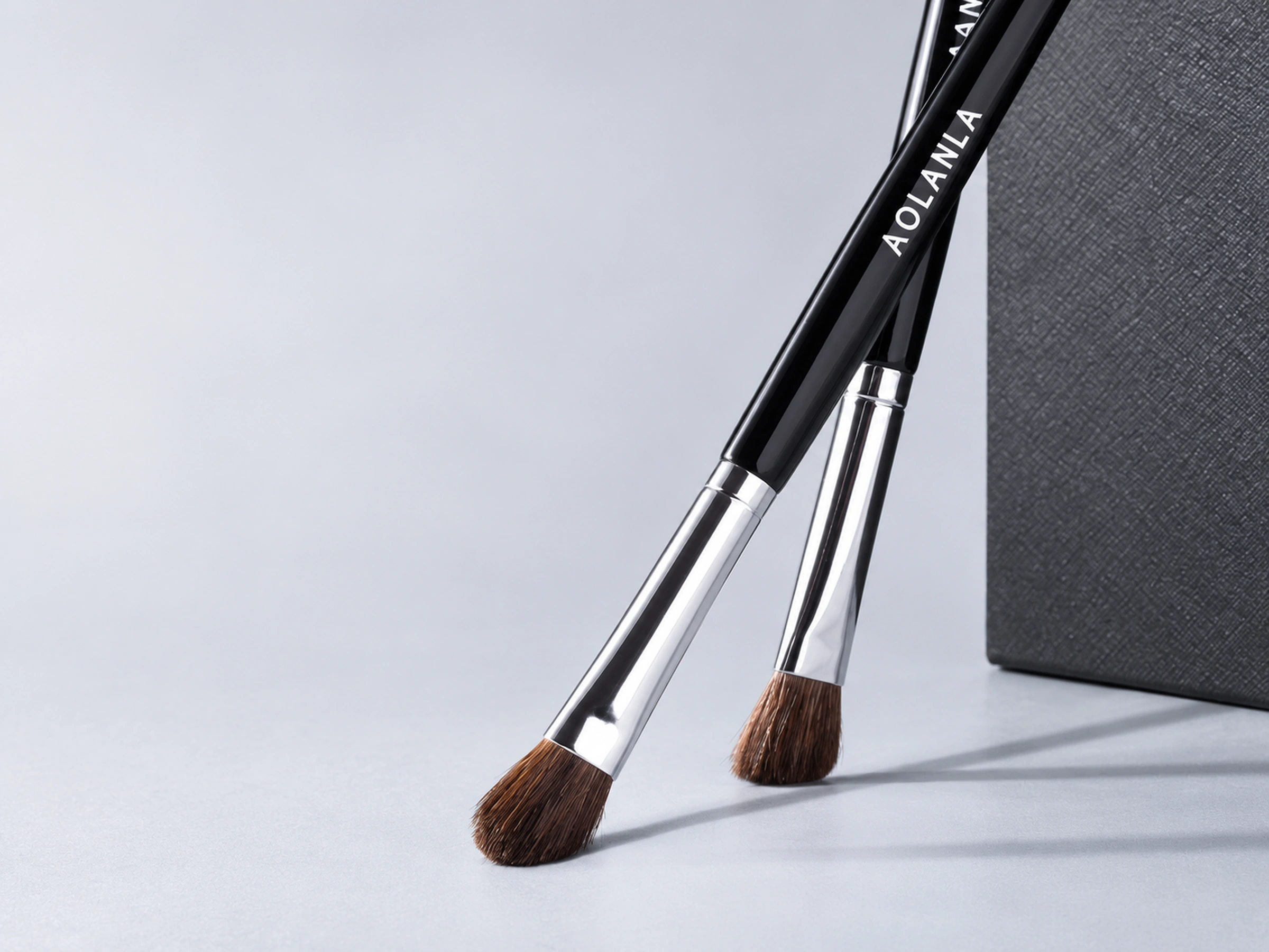 Front and side views of the same No.15 small eyeshadow brush design