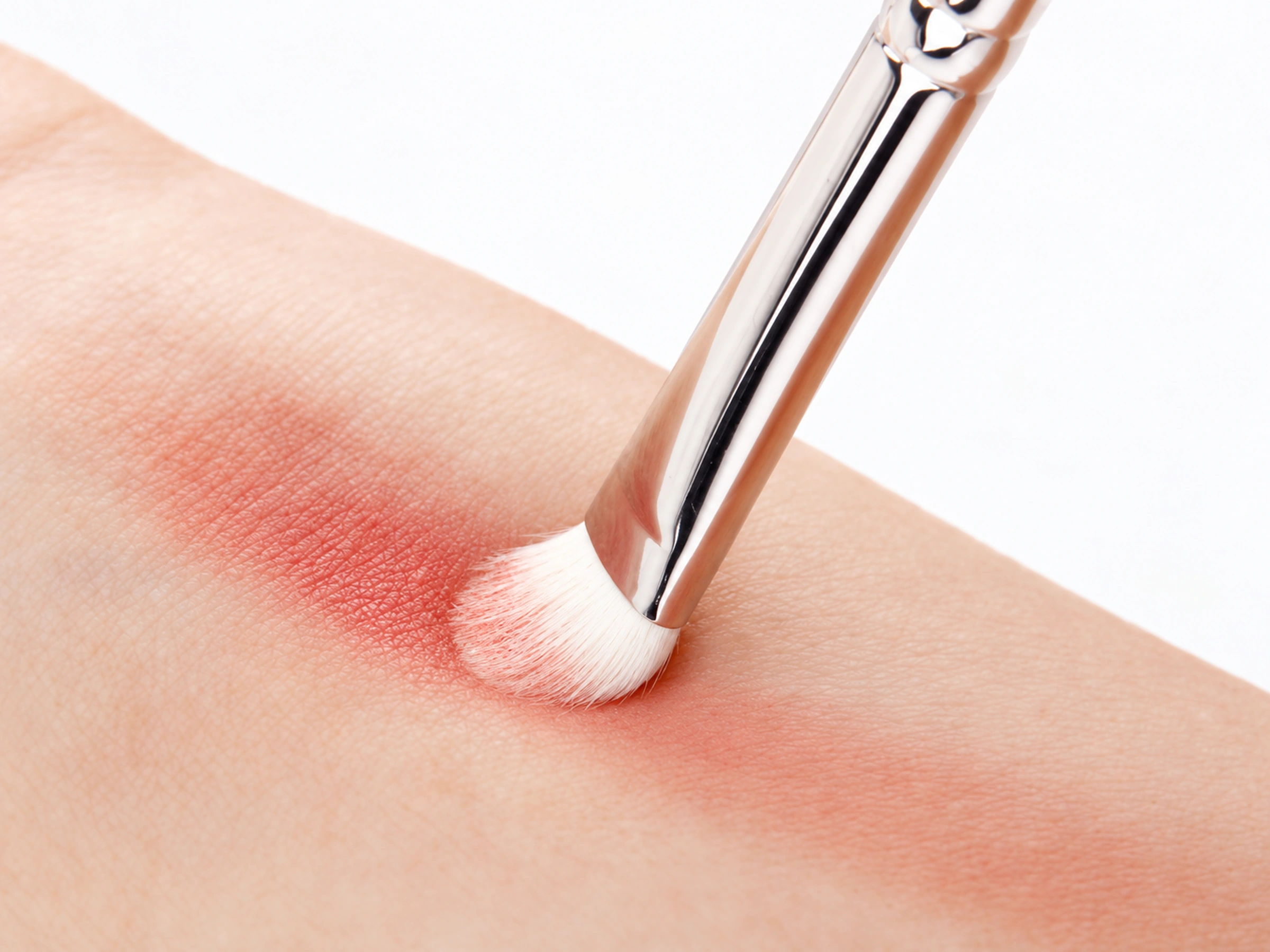 No.239 white wool working end in light contact with an actual wrist powder swatch