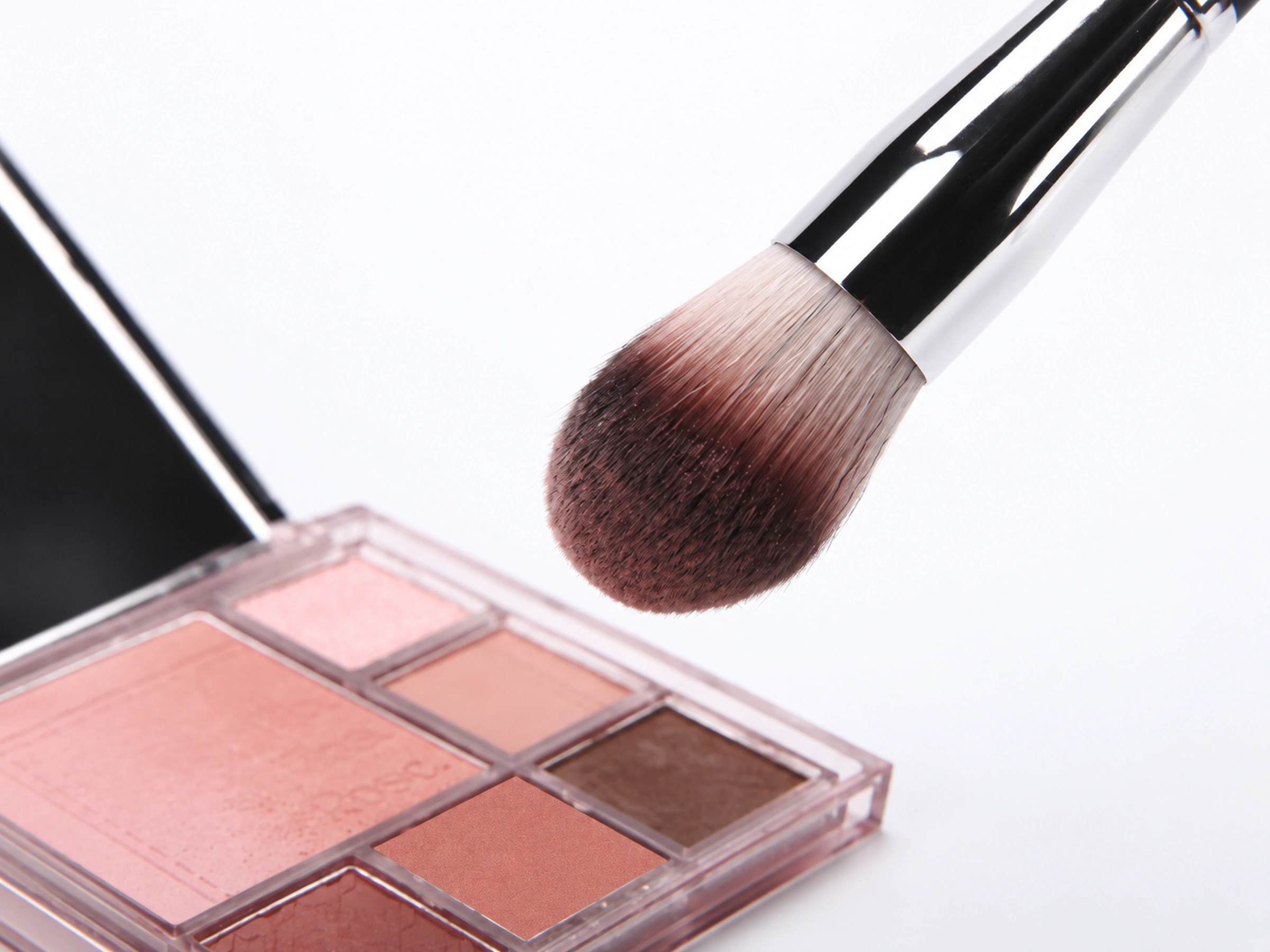 Real No.90 rounded working end with rose powder above the original open palette