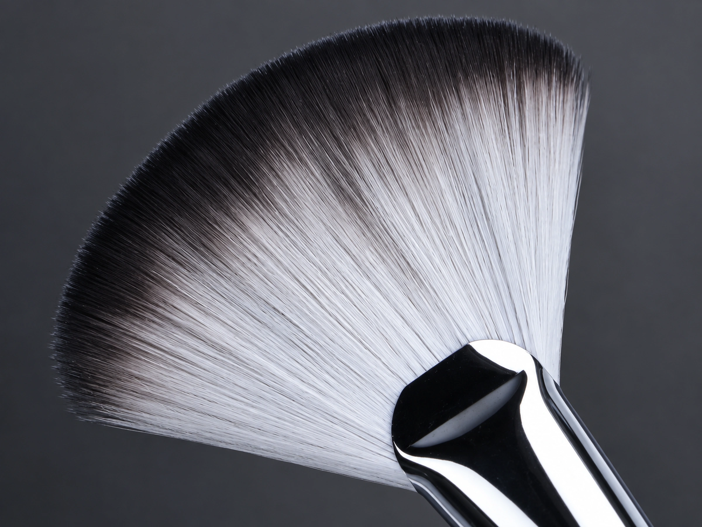 Original No92 broad fan-shaped white and grey fibres with dark tips