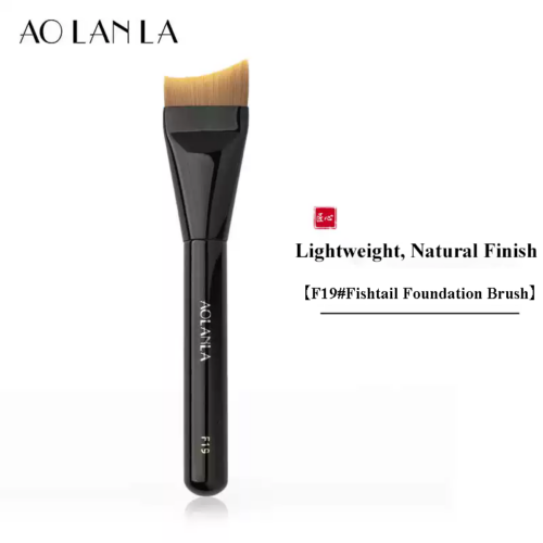 Fishtail Foundation Brush