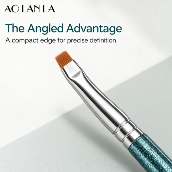 104 Small Angled Eyeliner Brush