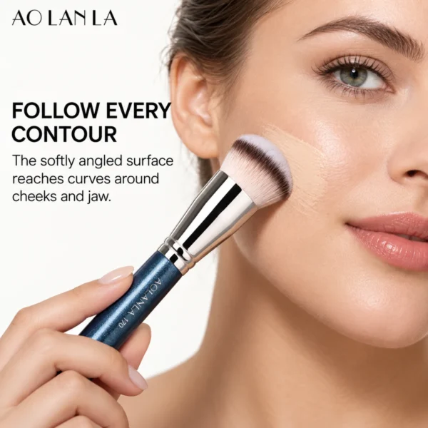 170 Round Angled Foundation Brush