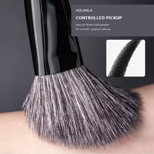 Natural brush fibres demonstrating controlled powder pickup