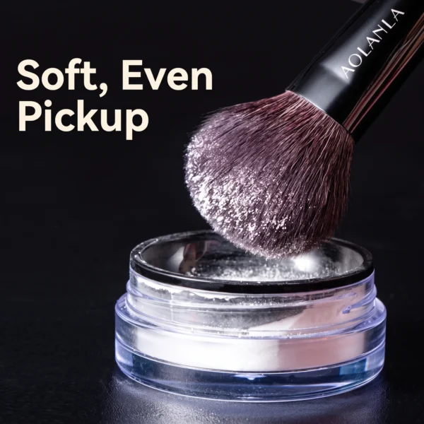 Fine goat hair brush head picking up loose powder