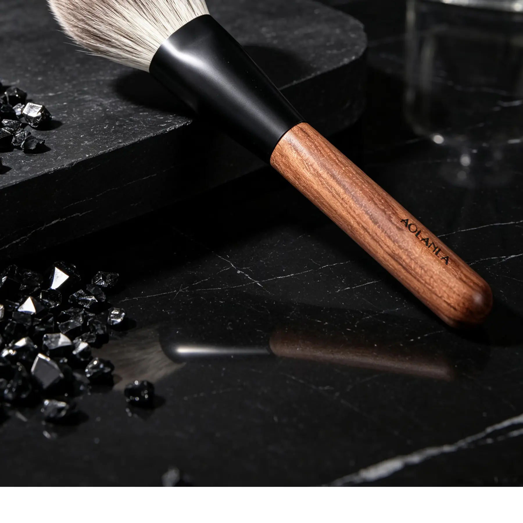 Snow Fox powder brush showing black copper ferrule and red guibao wood handle
